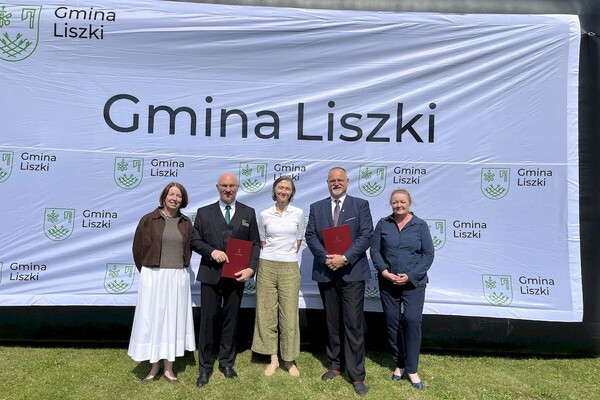 dr inż. Izabela Piech, Wydział Inżynierii Środowiska i Geodezji
Wojciech Starowicz, Wójt Gminy Liszki
dr inż. Aneta Dacko, Wydział Inżynierii Środowiska i Geodezji
dr hab. inż. Sylwester Tabor, prof. URK, Rektor Uniwersytetu Rolniczego
dr hab. Wioletta Kna
