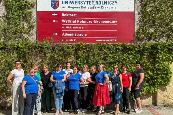 Przedstawicielki Zagórzańskich Dziedzin oraz Uniwersytetu Rolniczego, 23.04.2025, fot. Zagórzańskie Dziedziny